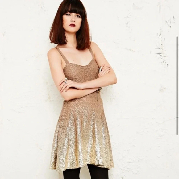 NWT Free People Ombre Foil Lace Fit & Flare Mini Dress Size S Cream Gold - Picture 16 of 16